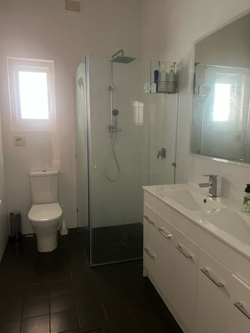 3-bedroom shared house / townhouse, Third Avenue - Photo 2