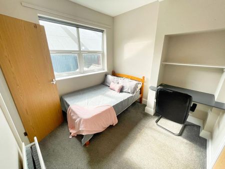 6 bedroom terraced house to rent - Photo 5