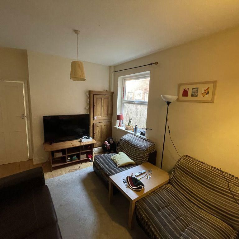 6 bedroom terraced house to rent - Photo 1