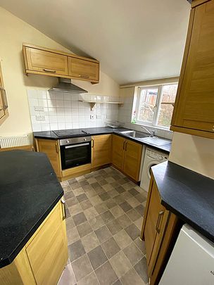 £2,200 PCM, Furnished Five Bedroom House with Enclosed Garden in Manor Street, Heath, Cardiff, CF14 3PU - Photo 1