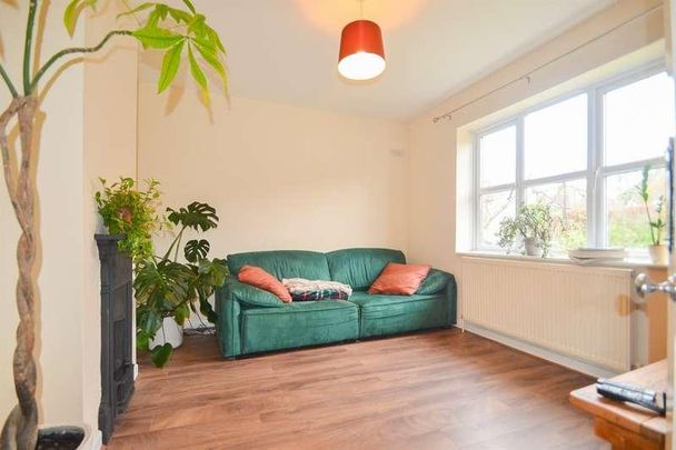 Storrington, West Sussex, RH20 - Photo 1