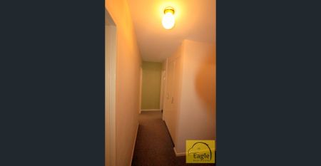 Spacious Unit with 2 Lockup Garages - Photo 5