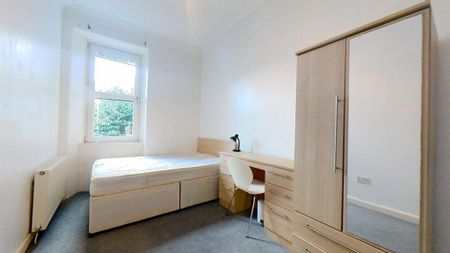 3 bedroom flat to rent - Photo 4