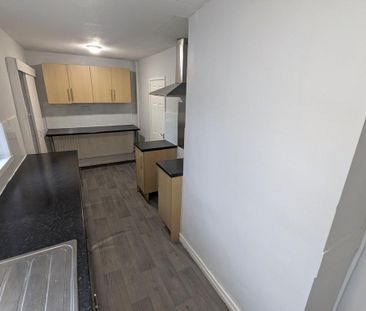 3 bedroom terraced house to rent - Photo 6