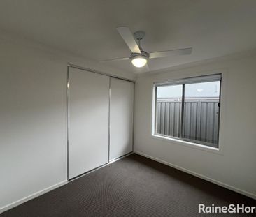 Spacious 4-Bedroom Family Home in Munno Para Downs - Photo 4