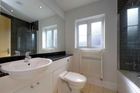 3 bedroom semi-detached house to rent - Photo 5