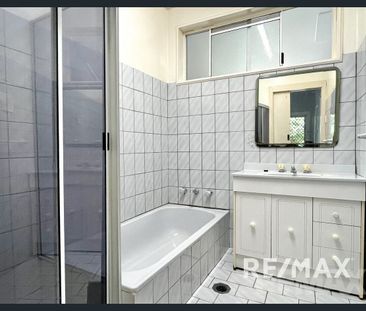 Central Charm - Photo 3