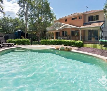 Luxurious life style with pool and views - Photo 5