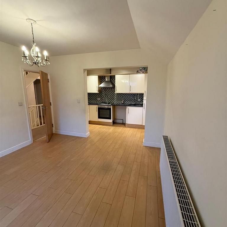 3 bedroom flat to rent - Photo 1