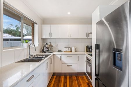 Comfortable 3 Bedroom Home in a Peaceful Location - Photo 3