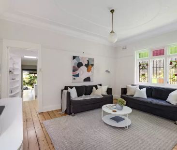 Architecturally enhanced family home with garden retreat - Photo 1