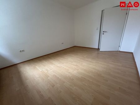 Frisch saniert & sofort bezugsbereit: charmante 3-Zimmer-Wohnung in ruhiger Lage mit hervorragender Infrastruktur – Wohlfühlen garantiert, ganz ohne Provision! Entdecken Sie das volle Potential dieser Wohnung mit KI-gestützter Visualisierung! - Photo 4