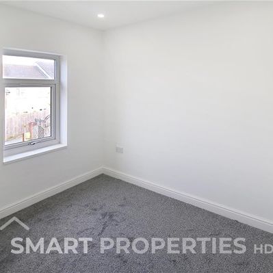Springdale Avenue, Huddersfield - Photo 1