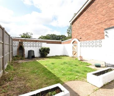 3 bedroom end of terrace house to rent - Photo 1