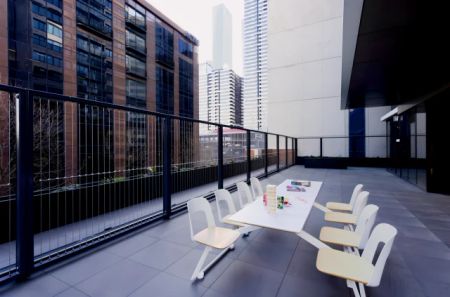 7 Bedroom Apartment Silver - Photo 2