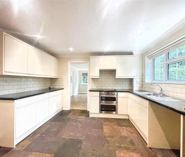 4 bedroom detached house to rent - Photo 2