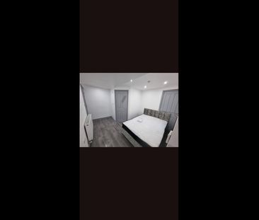 Studio Flat, York Road, LS9 - Photo 2