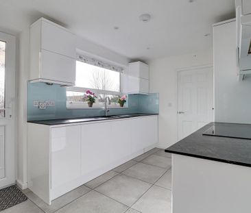 2 bedroom bungalow to rent - Photo 2