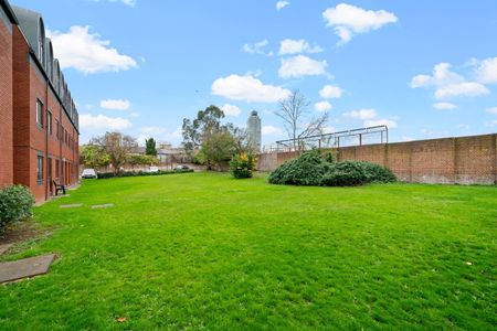 1 Bed Flat, Brook Court, TW8 - Photo 3