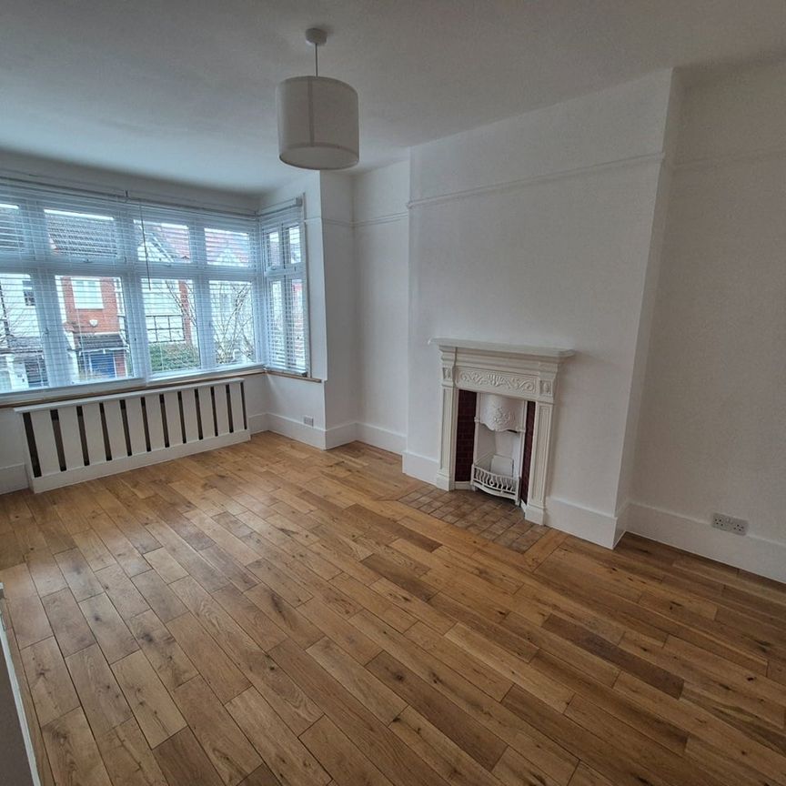 Room in a Shared House, Mina Road, SW19 - Photo 1