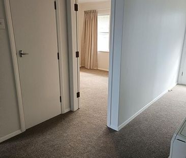 Charming Tawa 2BR Townhouse! - Photo 2