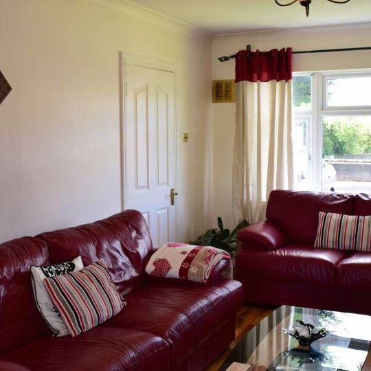 Huge room in 3-bedroom apartment in Tallaght, Dublin - Photo 1