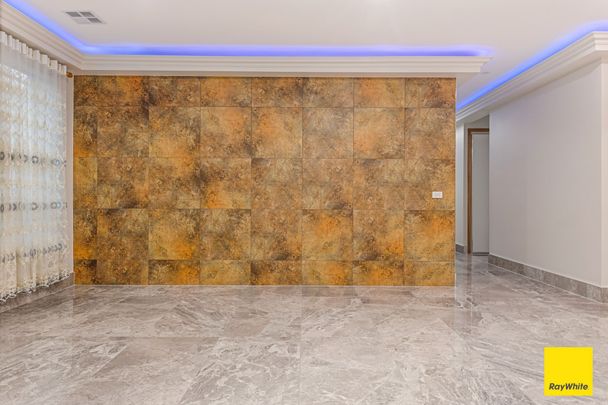 Elevate Your Lifestyle: Stunning Family Home with Premium Upgrades in Tarneit! - Photo 1