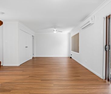 Spacious Three Bedroom Townhouse With Air Conditioning - Photo 1