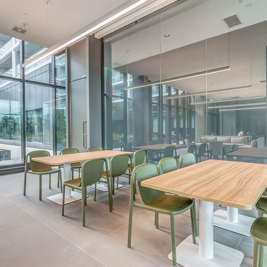 1250 Avenue Thérèse-Lavoie-Roux, Montréal, QC - Photo 1