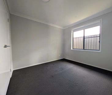 Modern 4-Bedroom Home in a Convenient Gorokan Location - Photo 4