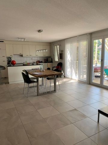 5 pièces avec balcon dans quartier calme et verdoyant - Photo 4