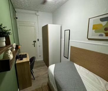 Carrer del Comte d'Urgell, Barcelona, Catalonia 08011 - Photo 5