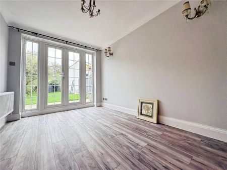 4 bedroom semi-detached house to rent - Photo 2