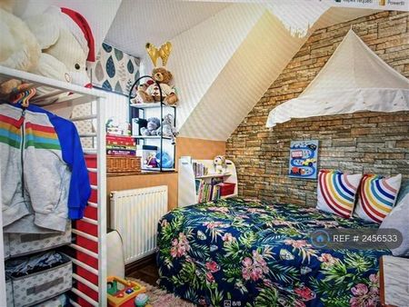 3 bedroom end of terrace house to rent - Photo 3