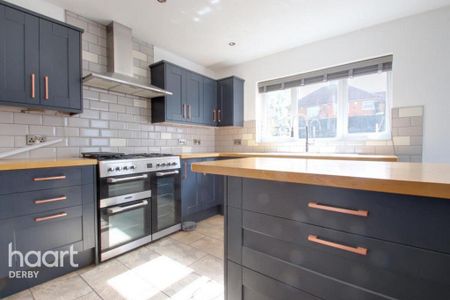 3 bedroom semi-detached house to rent - Photo 2