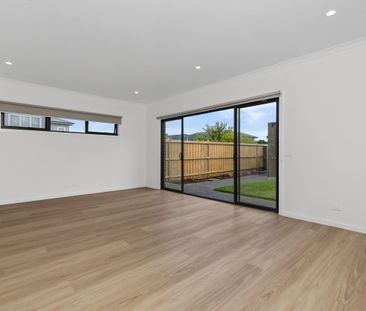 Modern Family Home - Photo 3