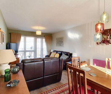2 bedroom coach house to rent - Photo 3