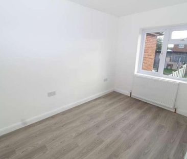 Crestway, Chatham, ME5 - Photo 4