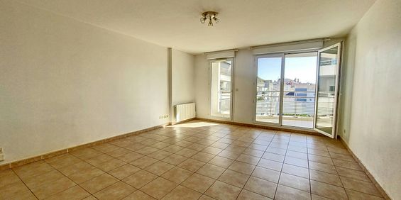 Lyon 3ème : Lumineux T3 en étage élevé avec garage double - Photo 3