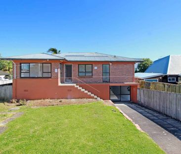 2 Mins Walk to Macleans College! - Photo 1