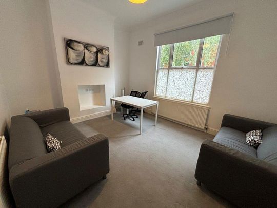 4 bedroom terraced house to rent - Photo 1