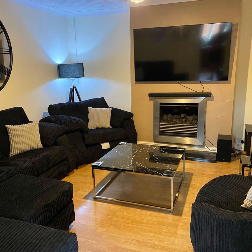 Large modern spacious house - Eastleigh Room 3 - Photo 1