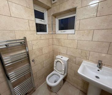 Albert Road, London, SE25 - Photo 1