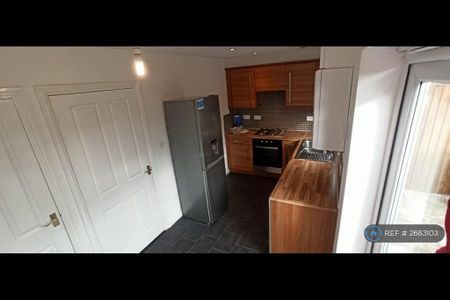 3 bedroom terraced house to rent - Photo 2