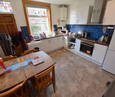 3 bedroom House in Hyde Park, Leeds - Photo 4