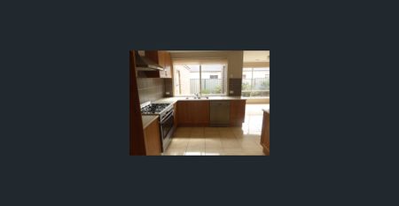 Spacious Family Home in a Prime Point Cook Location! - Photo 2