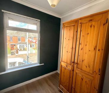 Partly Furnished 3 Bedroom Mid Terrace - Photo 5