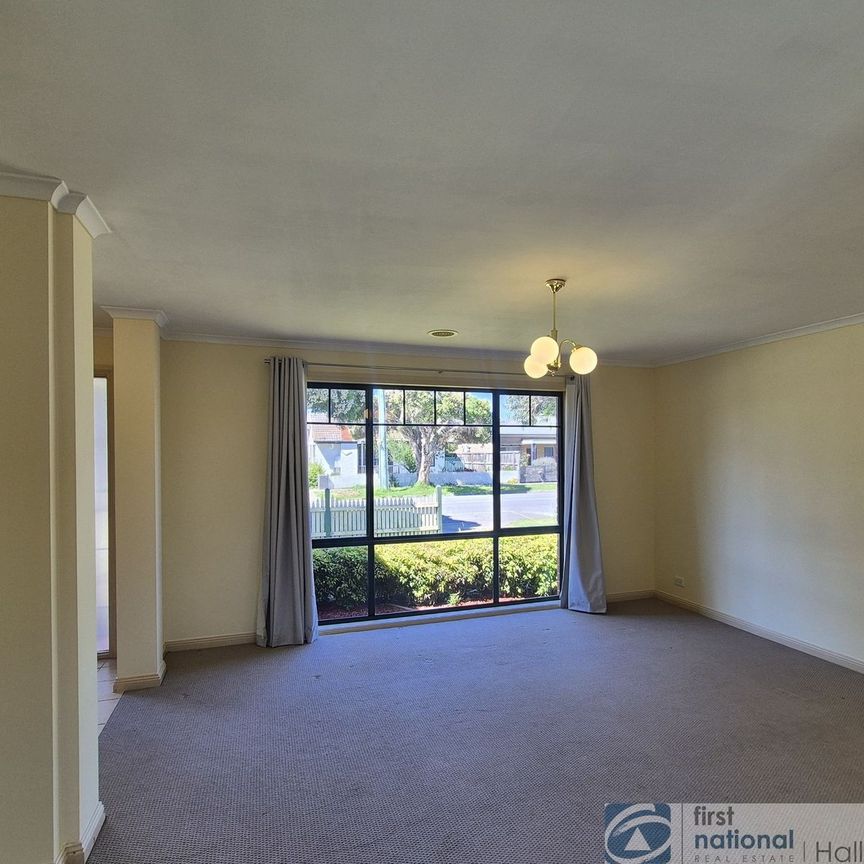 3 bedroom home in a great location - Photo 1