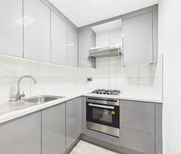 1 bedroom Flat in Sussex Place, Slough - Photo 1