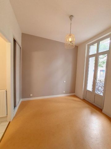 Location Appartement 2 pièces 50m² AGEN 47000 - Photo 3